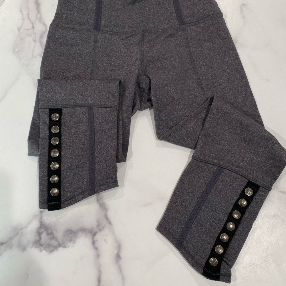 Lululemon snap me up crops 4